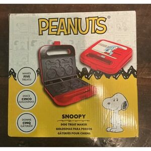 Peanuts Snoopy Dog Treat Maker Uncanny Brands DTM-PEA-SN1 Red 750W‎ 5-Treat Tray